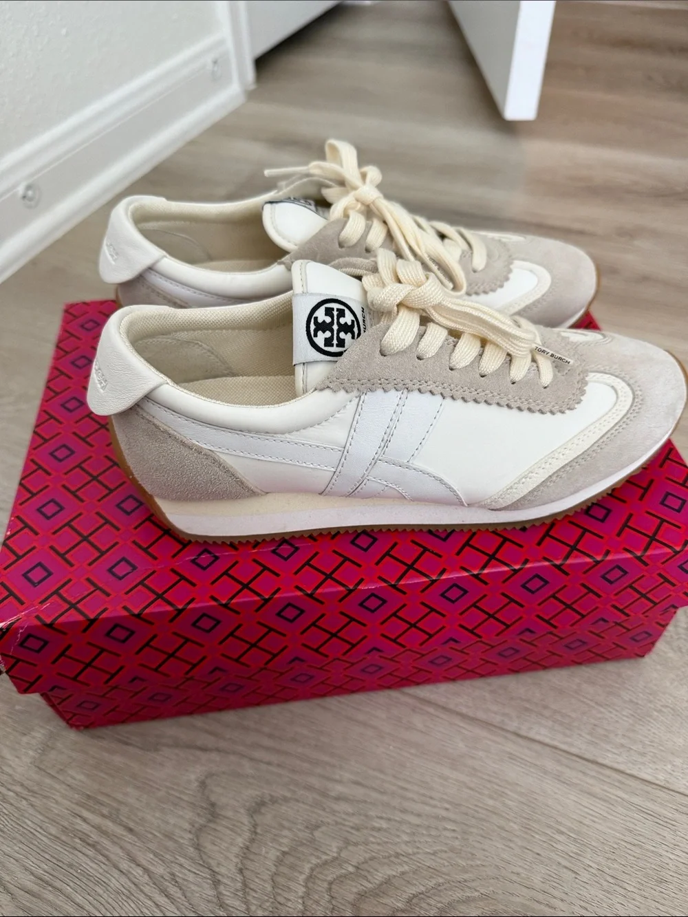 Tory Burch Hank Sneakers White Beige Nylon Suede Shoes Size 6